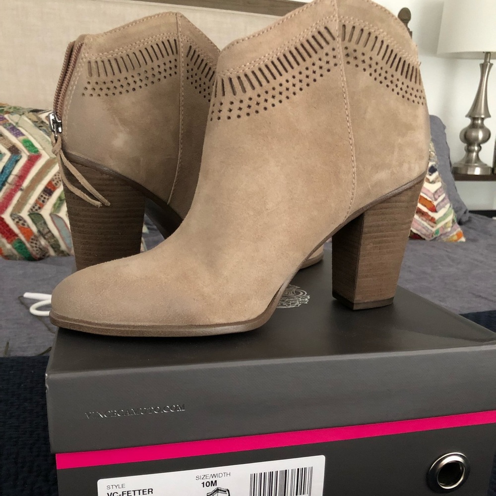 Vince camuto fetter laser cut bootie size 10